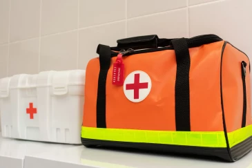 Два медицинских чемоданчика